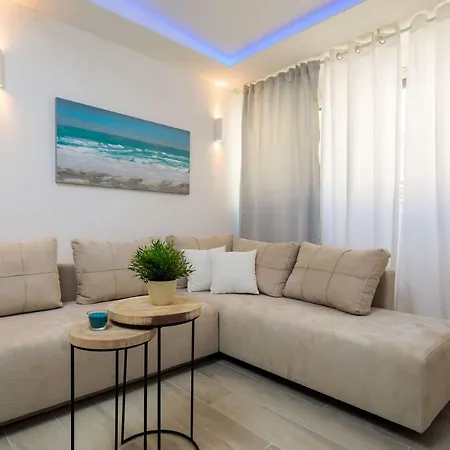 Enjoy Apartment Split